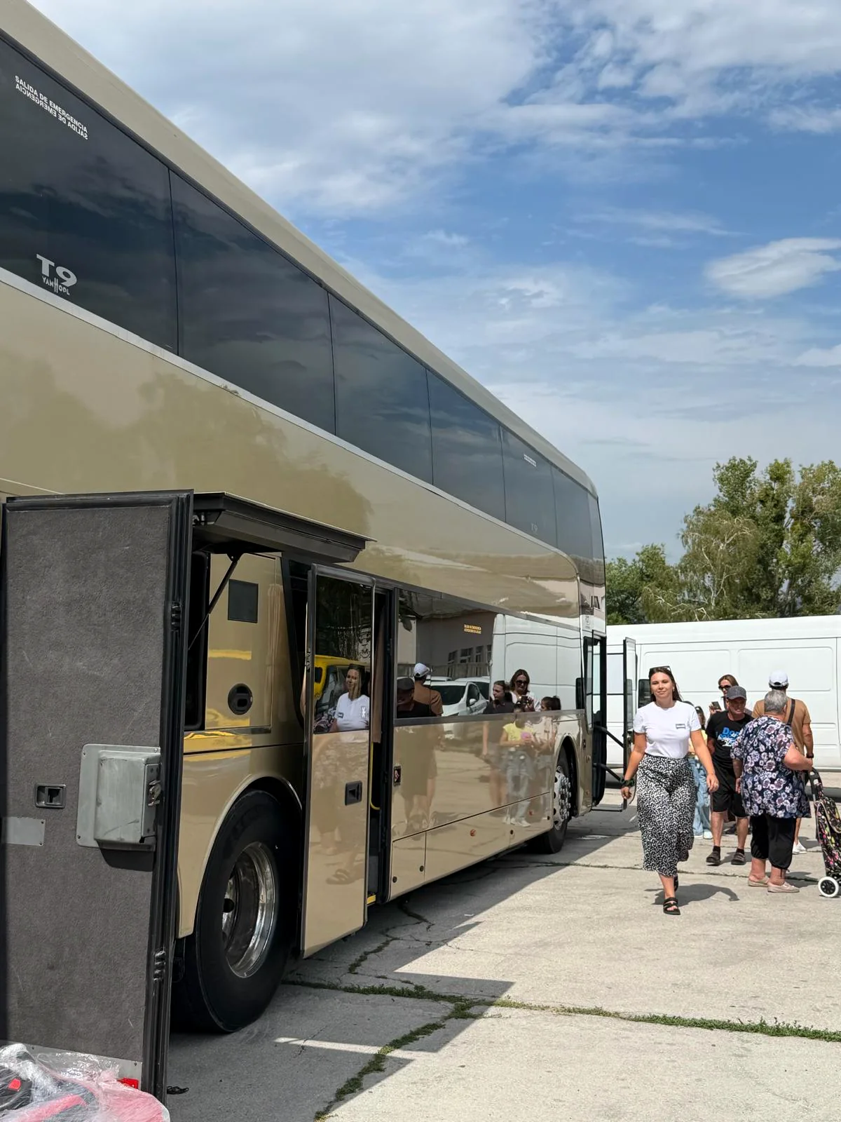 Îmbarcare reală la autocarul DAVID TOUR