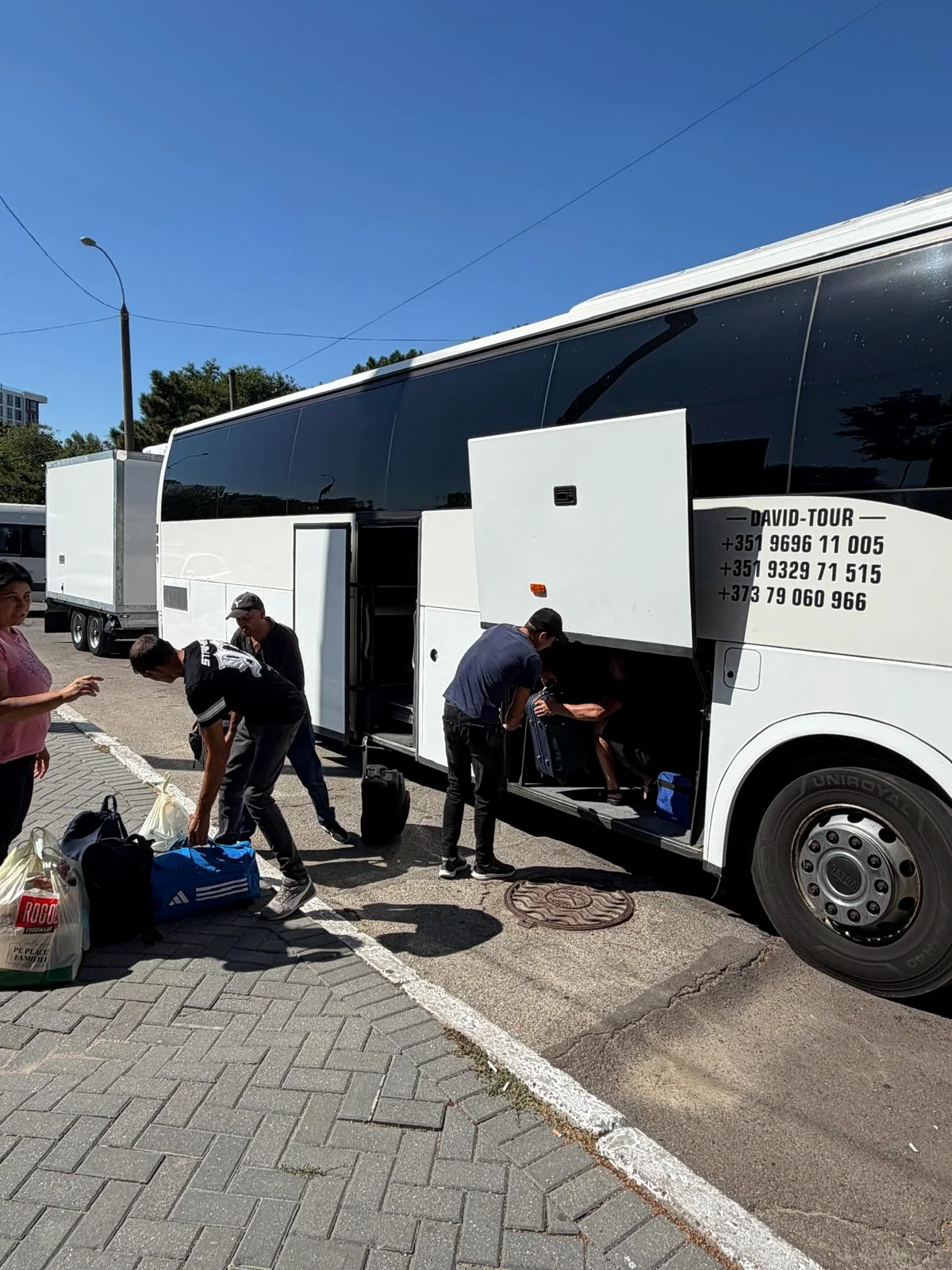 Încărcarea reală a bagajelor în autocarul DAVID TOUR