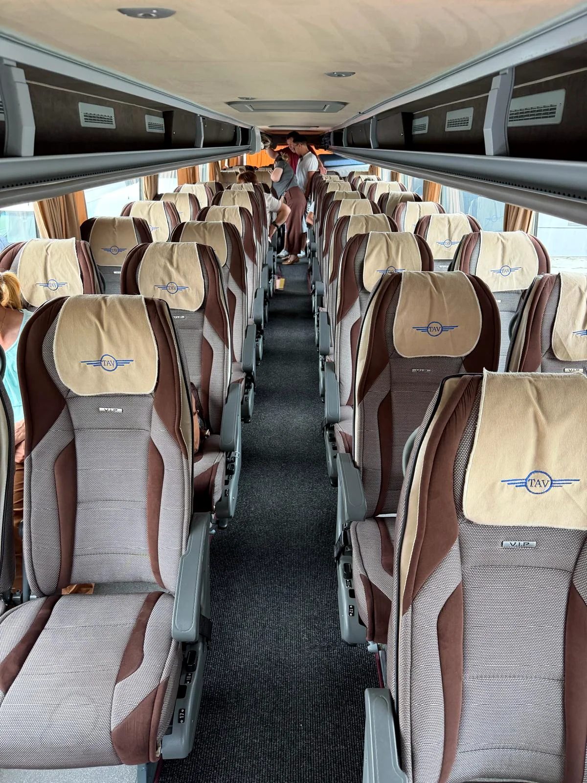 Interiorul real al autocarului DAVID TOUR
